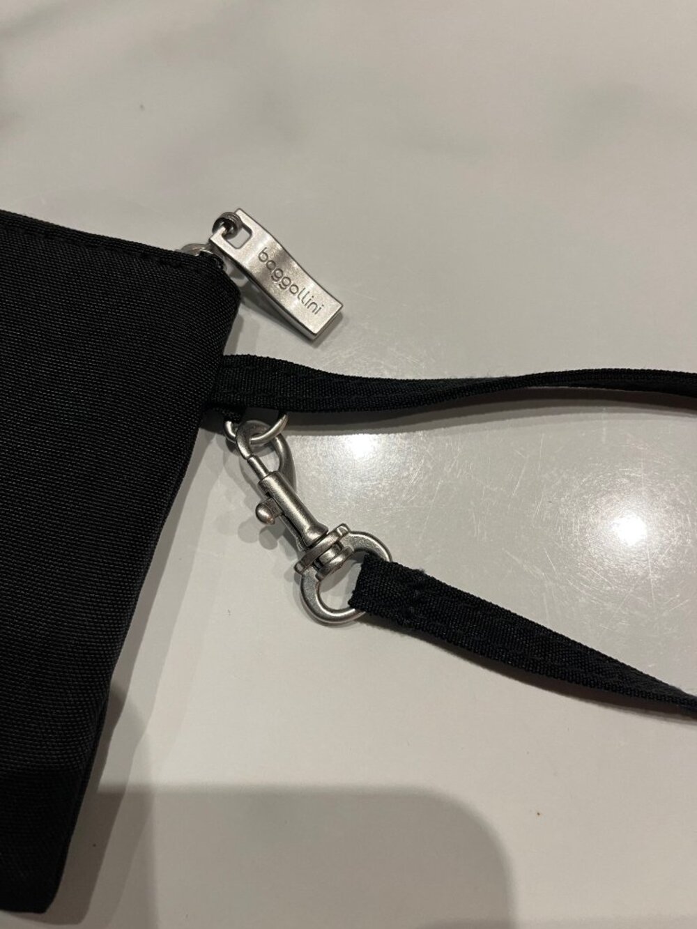 Baggallini Black RFID Blocking Nylon Zip Wristlet Wallet Clutch